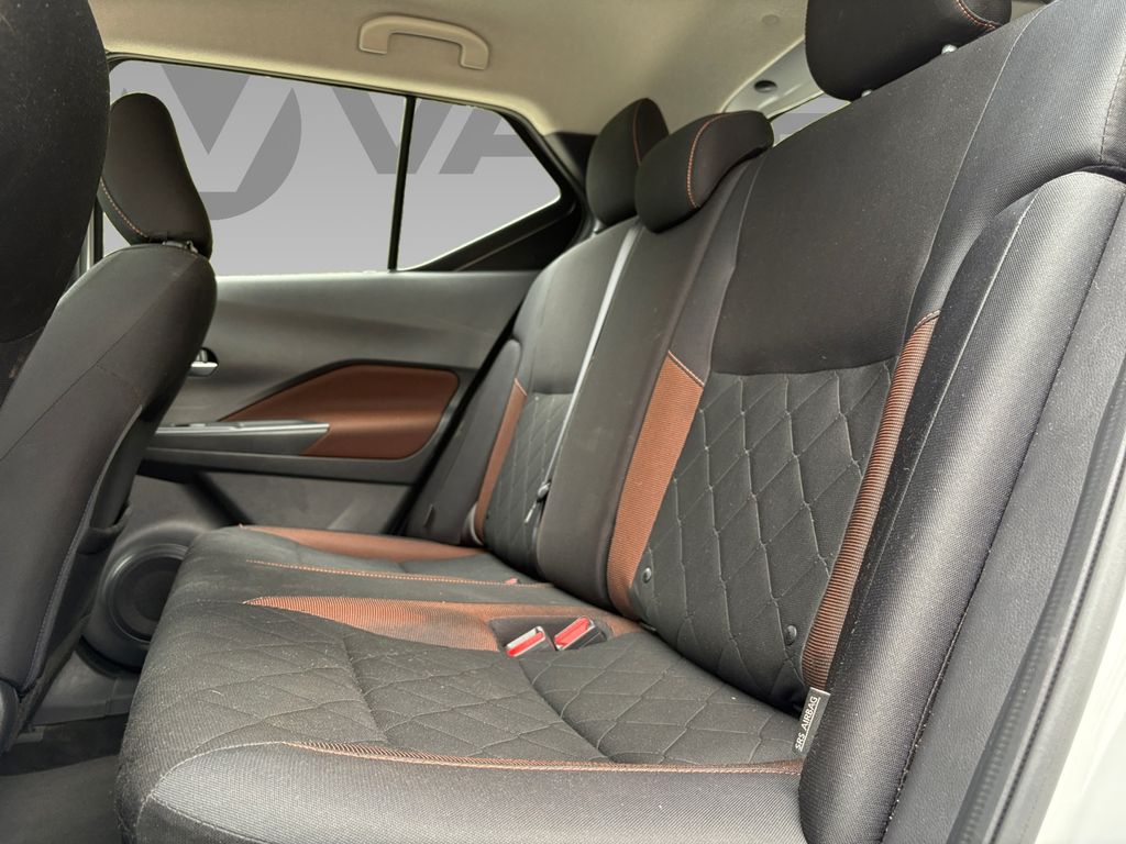 2020 Nissan Kicks SR photo 4