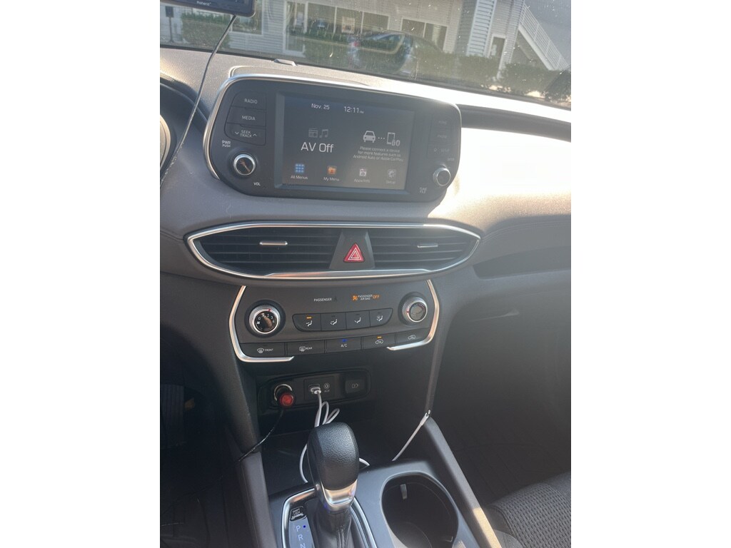 2019 Hyundai Santa Fe SE photo 3