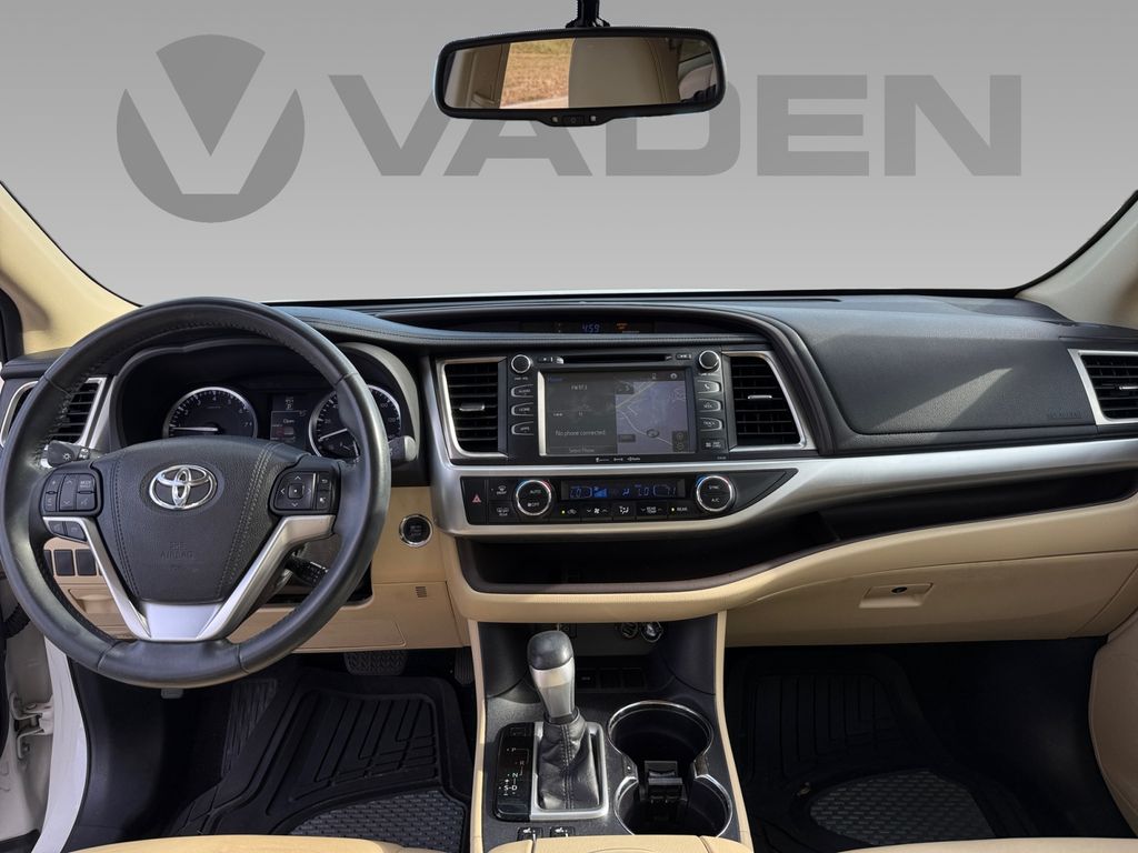 2016 Toyota Highlander XLE photo 3