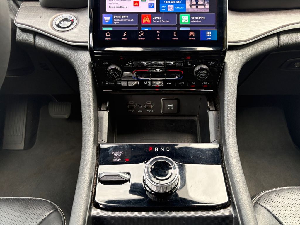 2024 Jeep Grand Cherokee Limited photo 3
