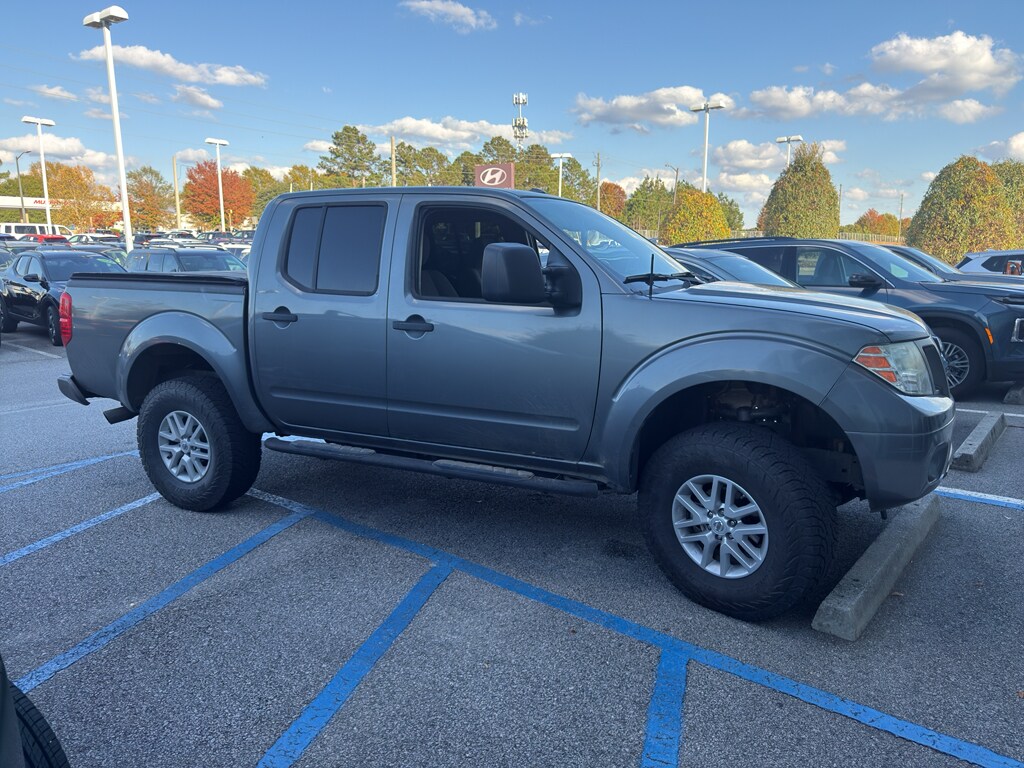 Used 2017 Nissan Frontier SV V6 Crew Cab