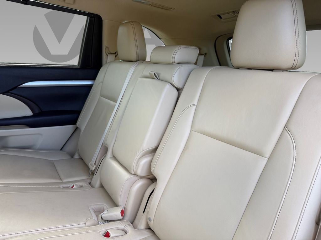 2016 Toyota Highlander XLE photo 4