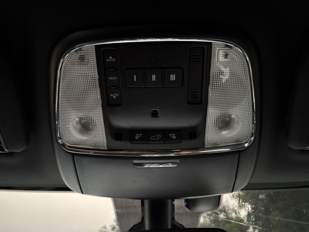 2022 Jeep Cherokee Limited photo 2
