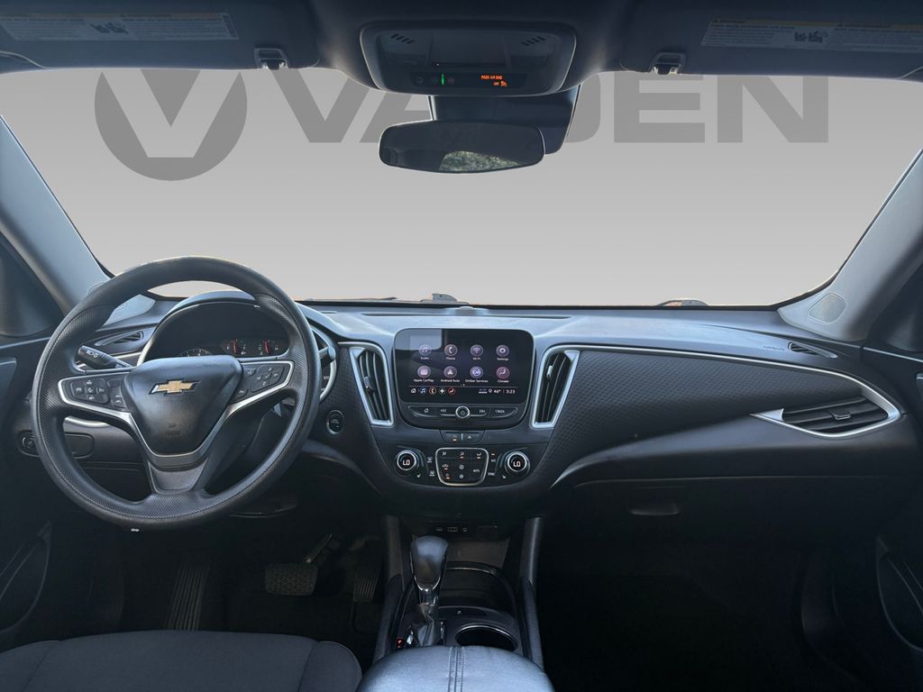 2023 Chevrolet Malibu 1LT photo 2