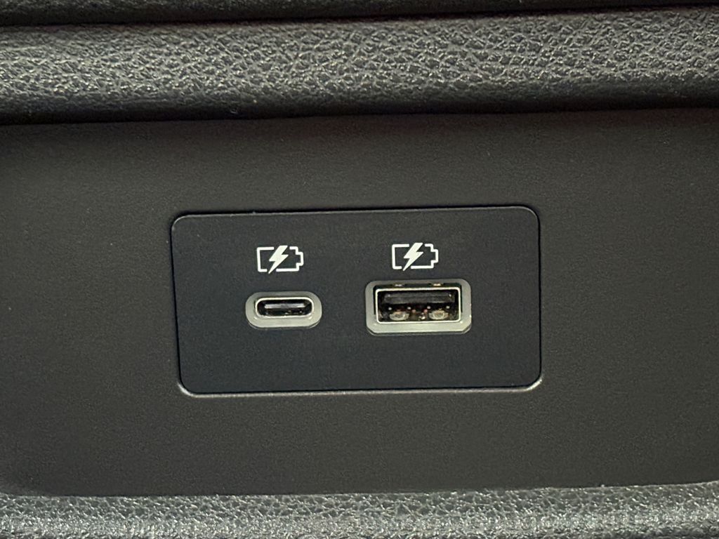 2024 Nissan Pathfinder S photo 2