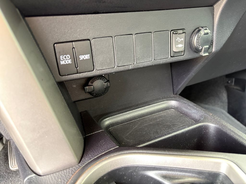 2018 Toyota RAV4 XLE photo 2