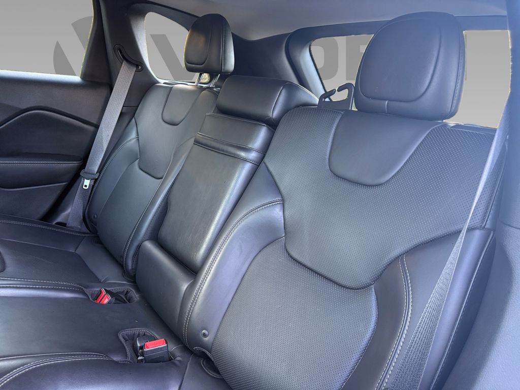 2019 Jeep Cherokee Limited photo 2