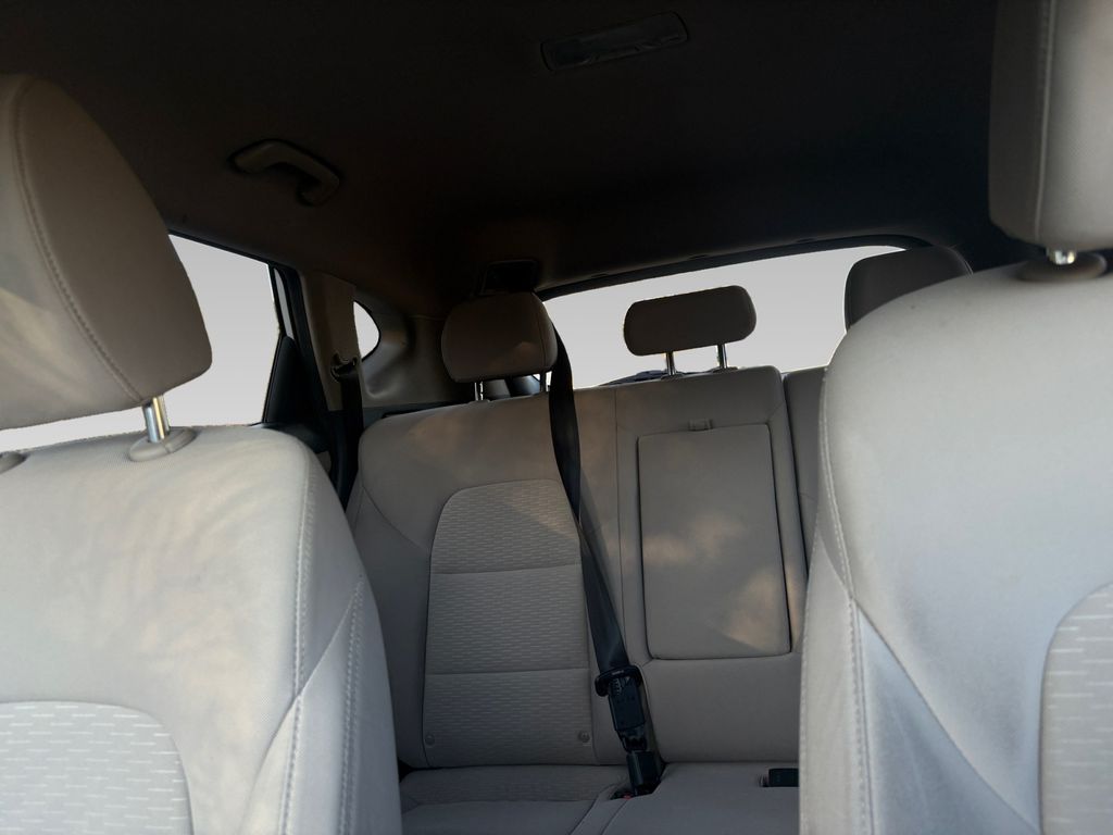 2019 Hyundai Tucson SE photo 2