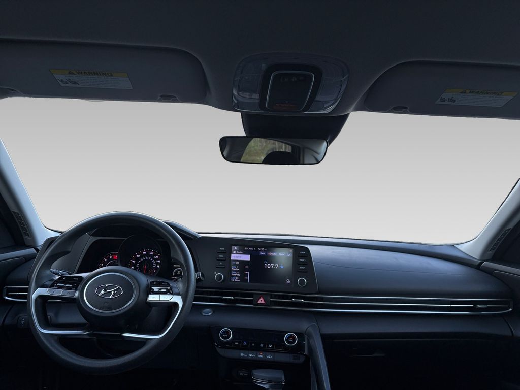 2023 Hyundai Elantra SEL photo 2