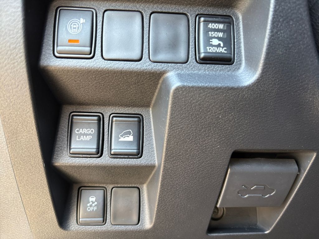 2022 Nissan Frontier SV Crew Cab photo 3