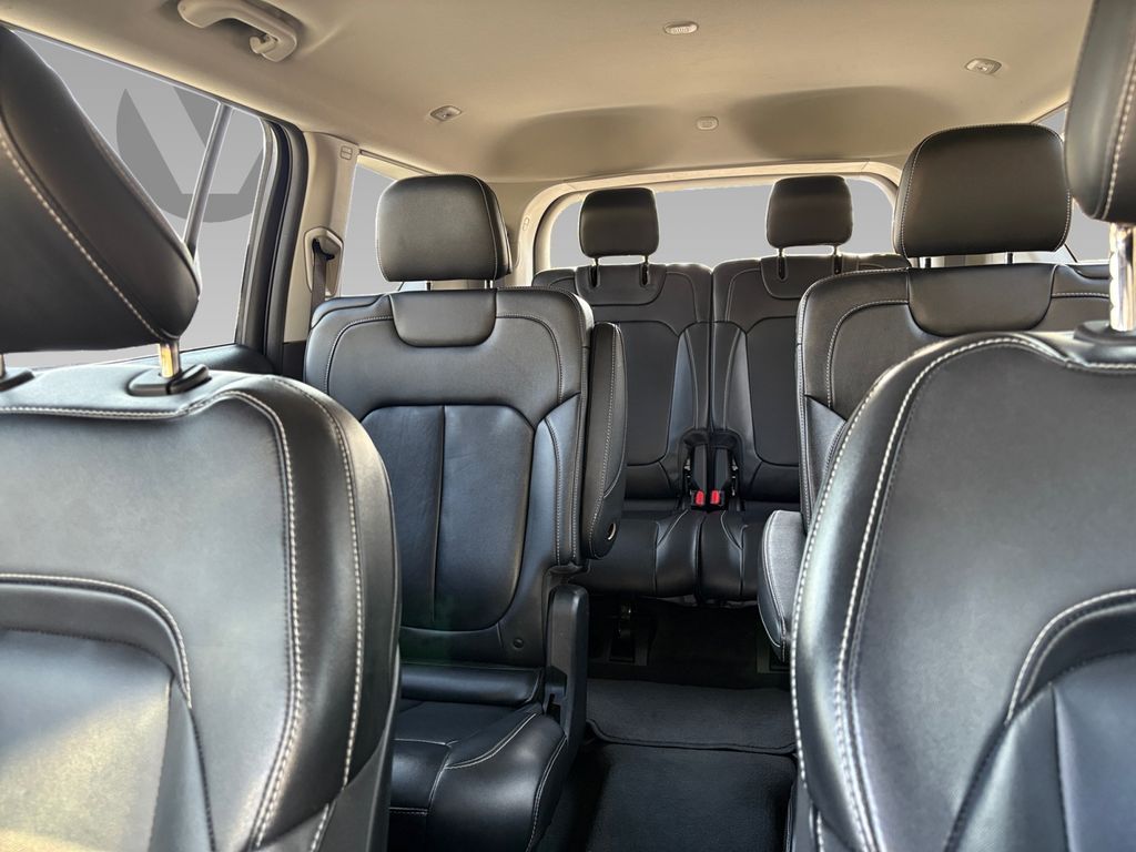 2022 Jeep Grand Cherokee Limited photo 2