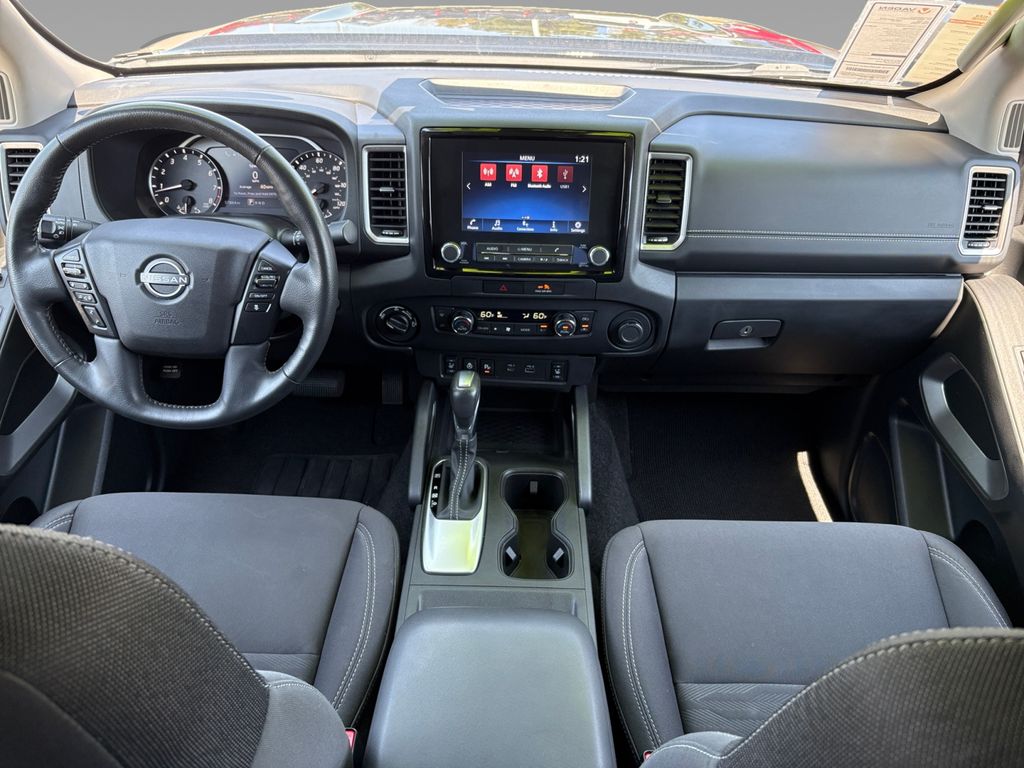 2022 Nissan Frontier SV Crew Cab photo 2