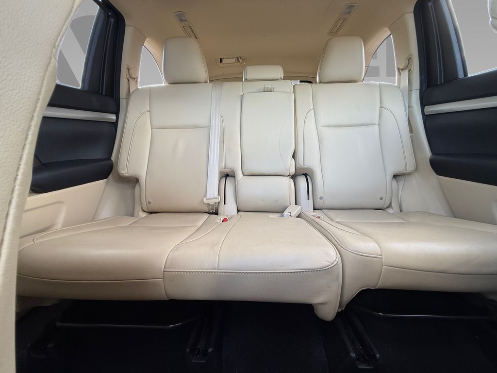 2016 Toyota Highlander XLE photo 2