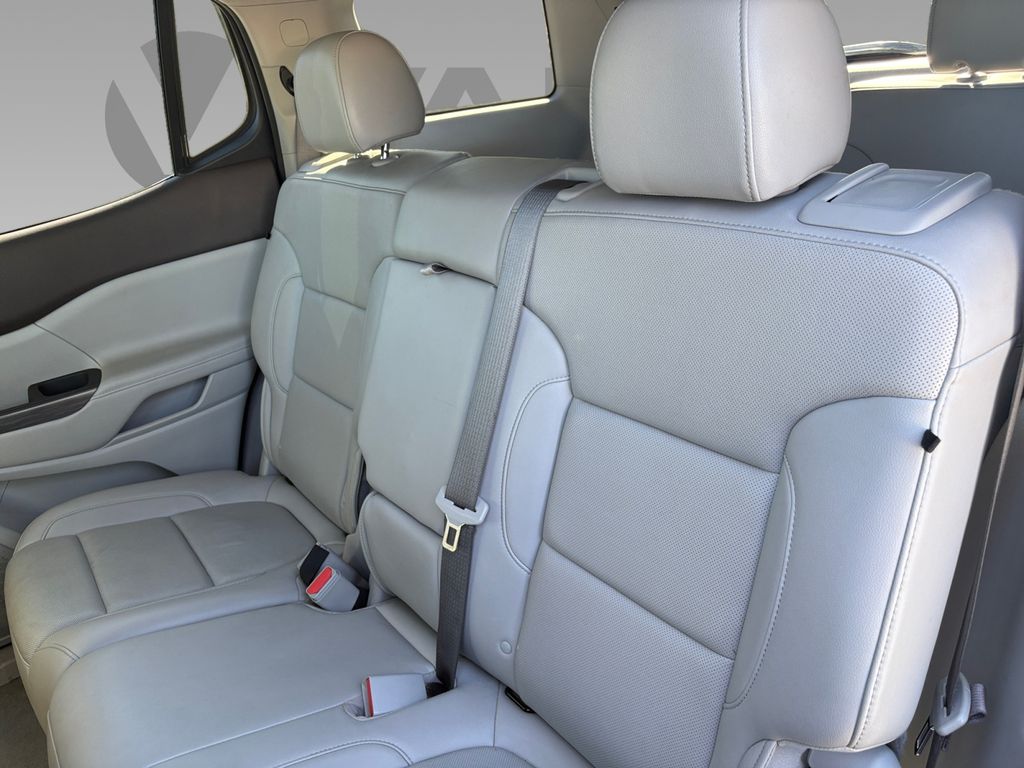 2023 Gmc Acadia SLT photo 2