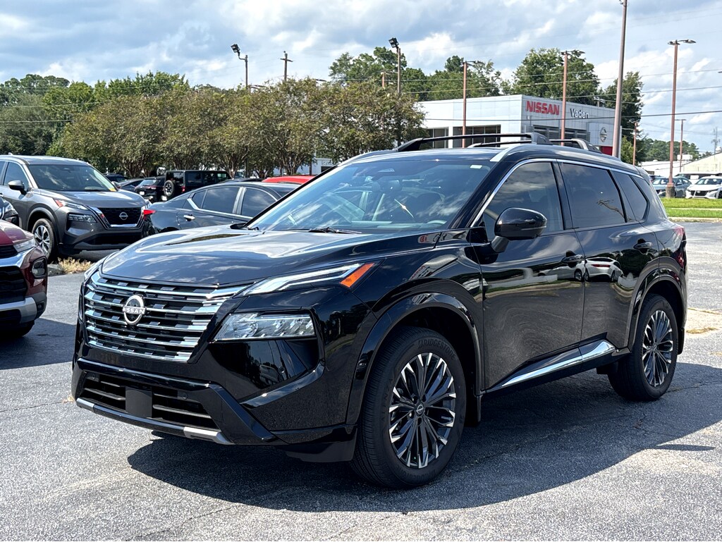 2025 Nissan Rogue Platinum photo 3