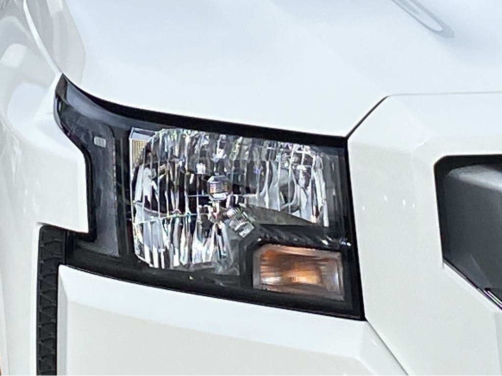 2024 Nissan Frontier Crew Cab SV photo 2