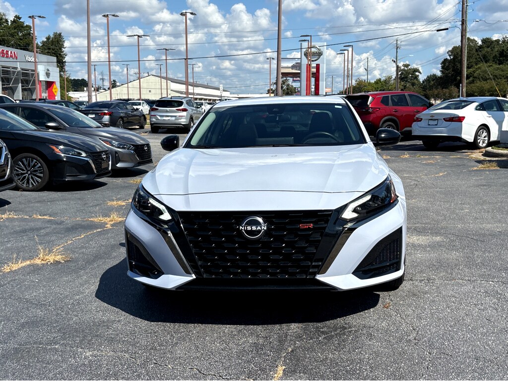 2024 Nissan Altima 2.5 SR photo 2