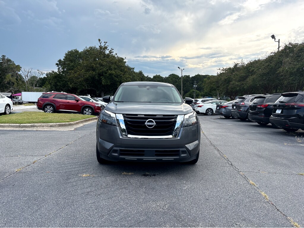 2024 Nissan Pathfinder S photo 2