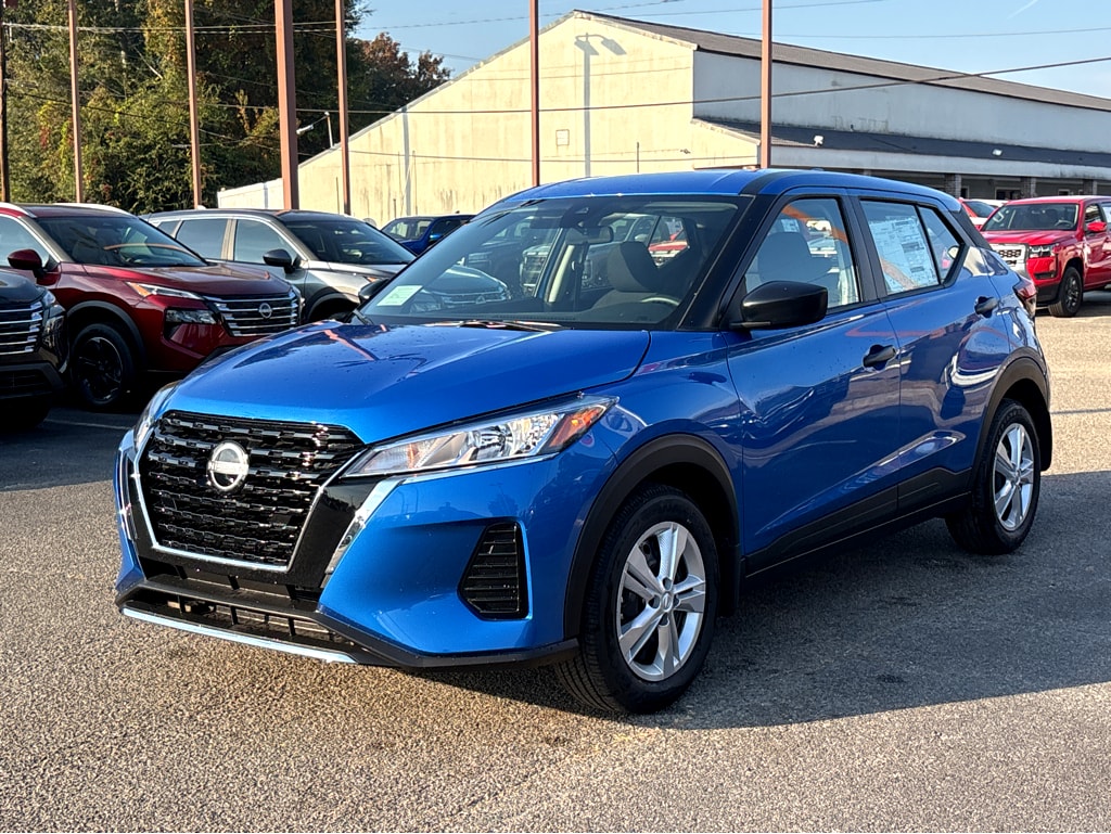 New 2025 Nissan Kicks Play S S FWD