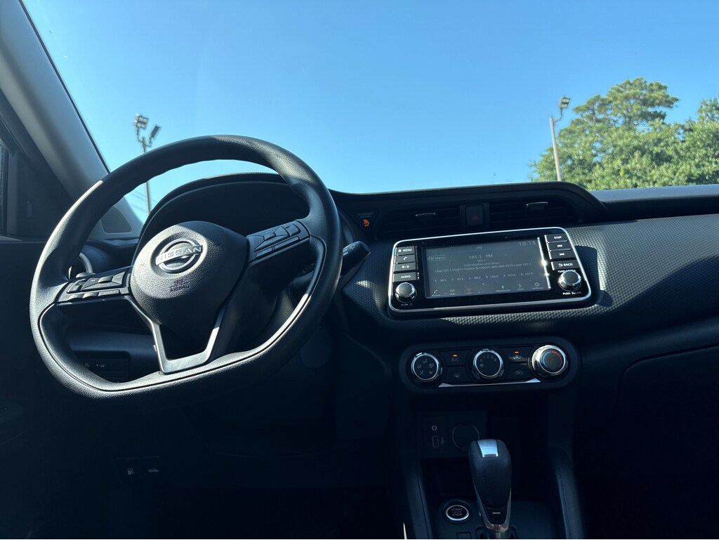 2025 Nissan Kicks Play S photo 4