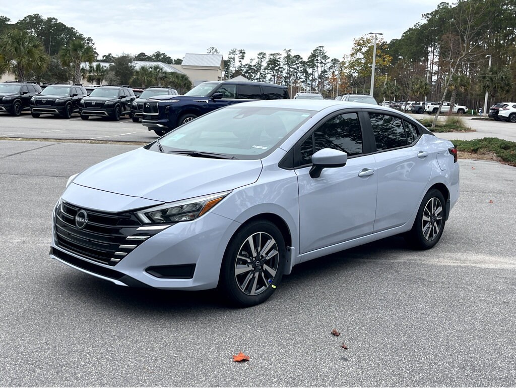 New 2025 Nissan Versa SR SR CVT