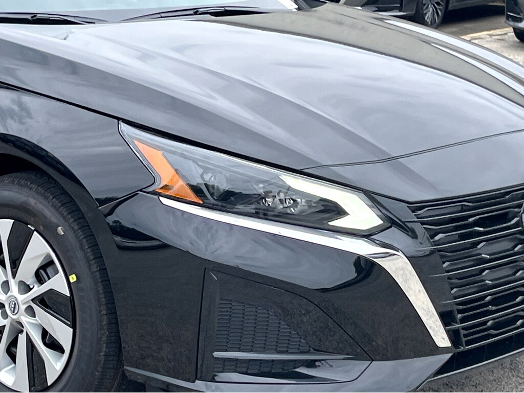 2025 Nissan Altima S photo 2