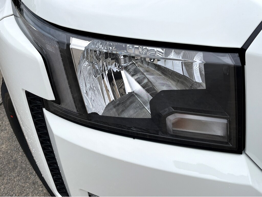 2024 Nissan Frontier SV Crew Cab photo 2