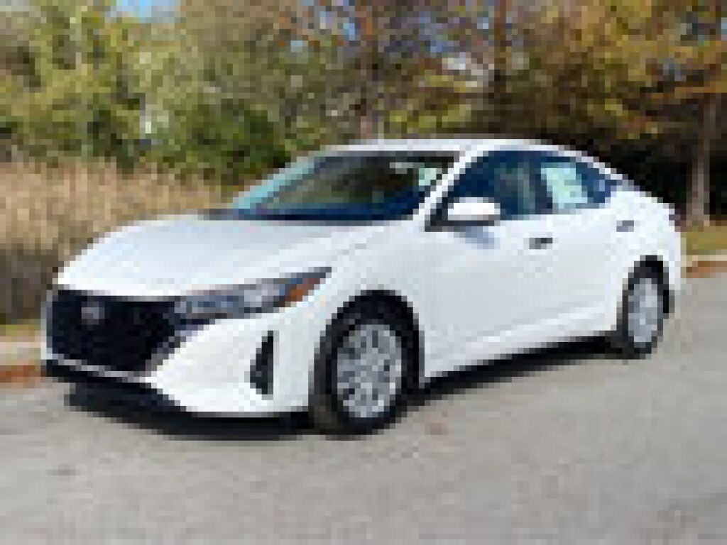 2025 Nissan Sentra S photo 3