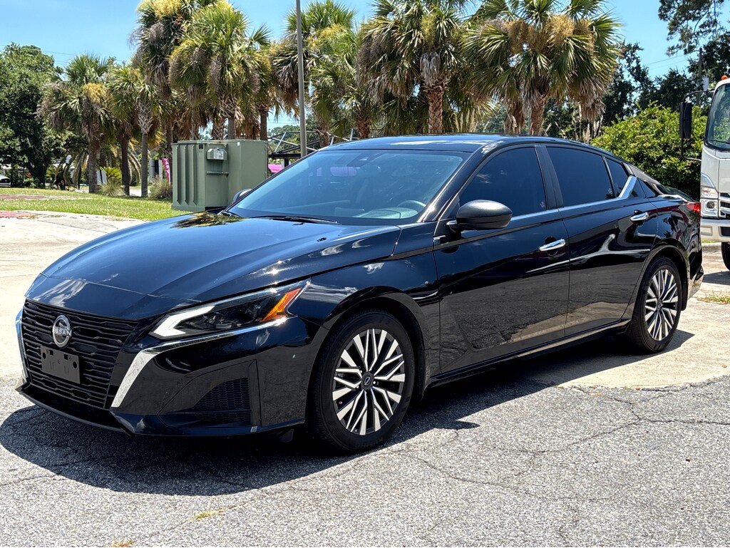 2024 Nissan Altima 2.5 SV photo 2