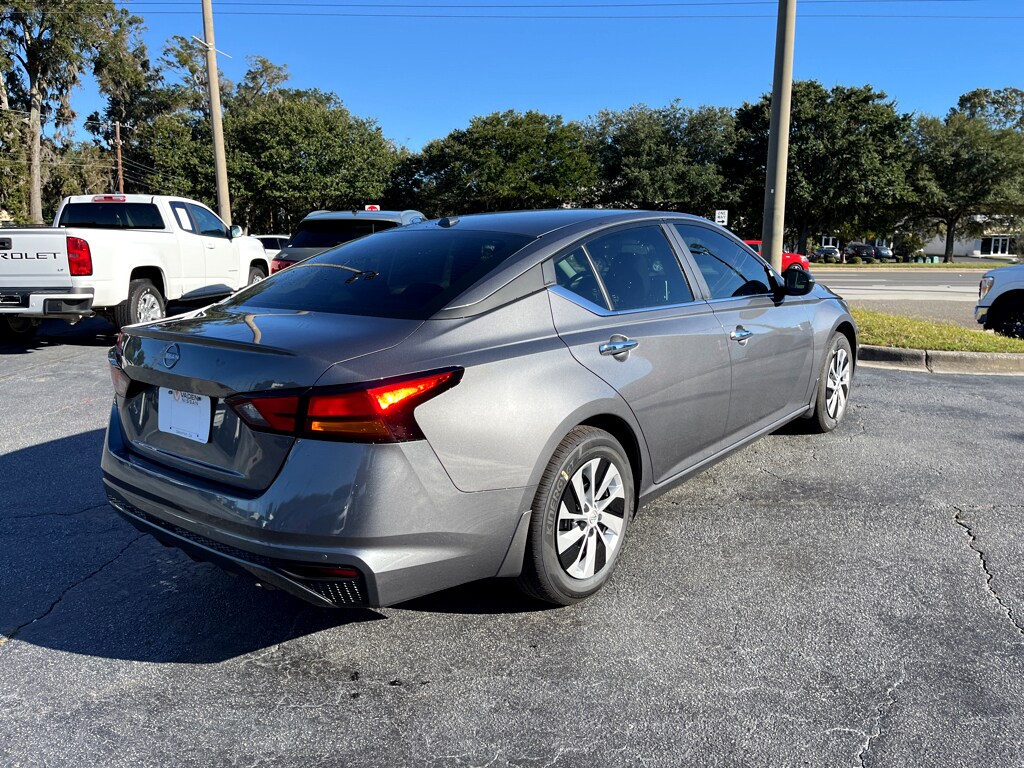 2025 Nissan Altima S photo 3