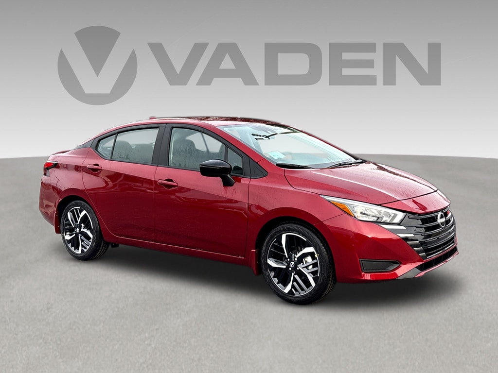 2025 Nissan Versa SR's photo