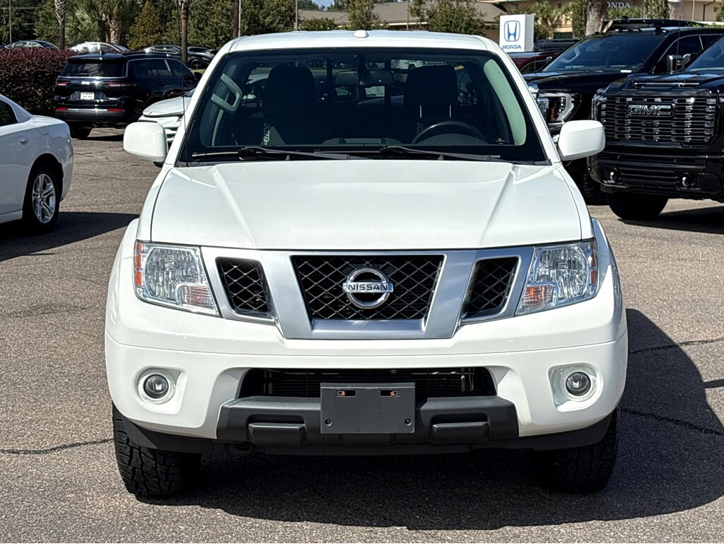 2018 Nissan Frontier Crew Cab PRO-4X photo 2