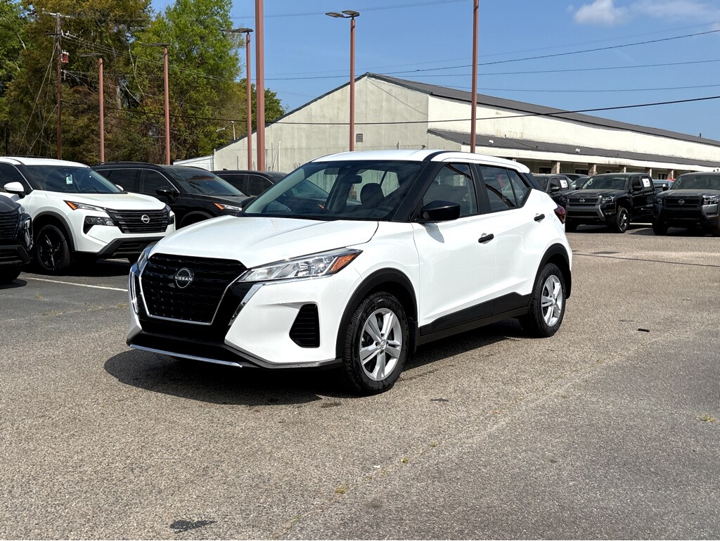 Used 2025 Nissan Kicks Play S S FWD