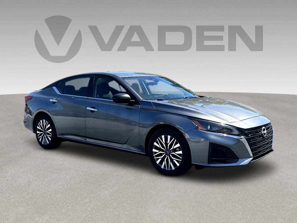 Used 2024 Nissan Altima 2.5 SV Sedan