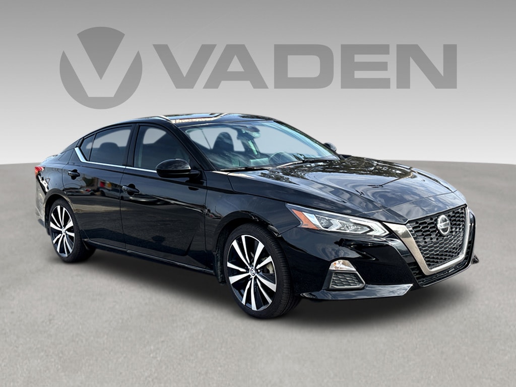 2021 Nissan Altima SR's photo