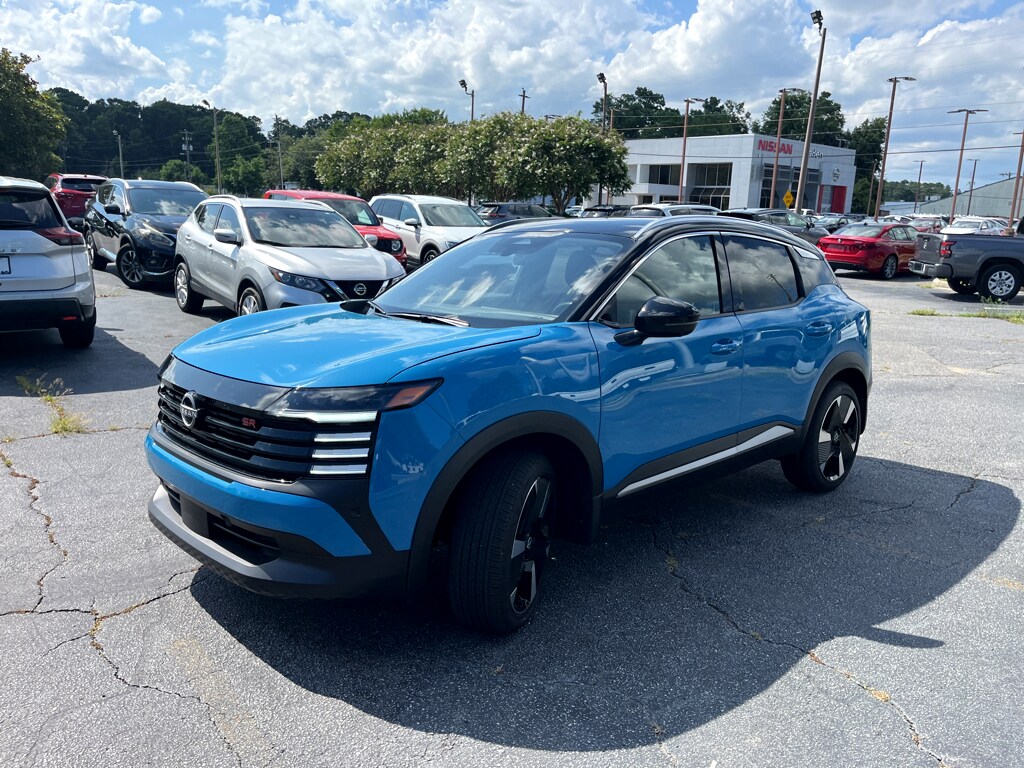 2025 Nissan Kicks SR photo 3