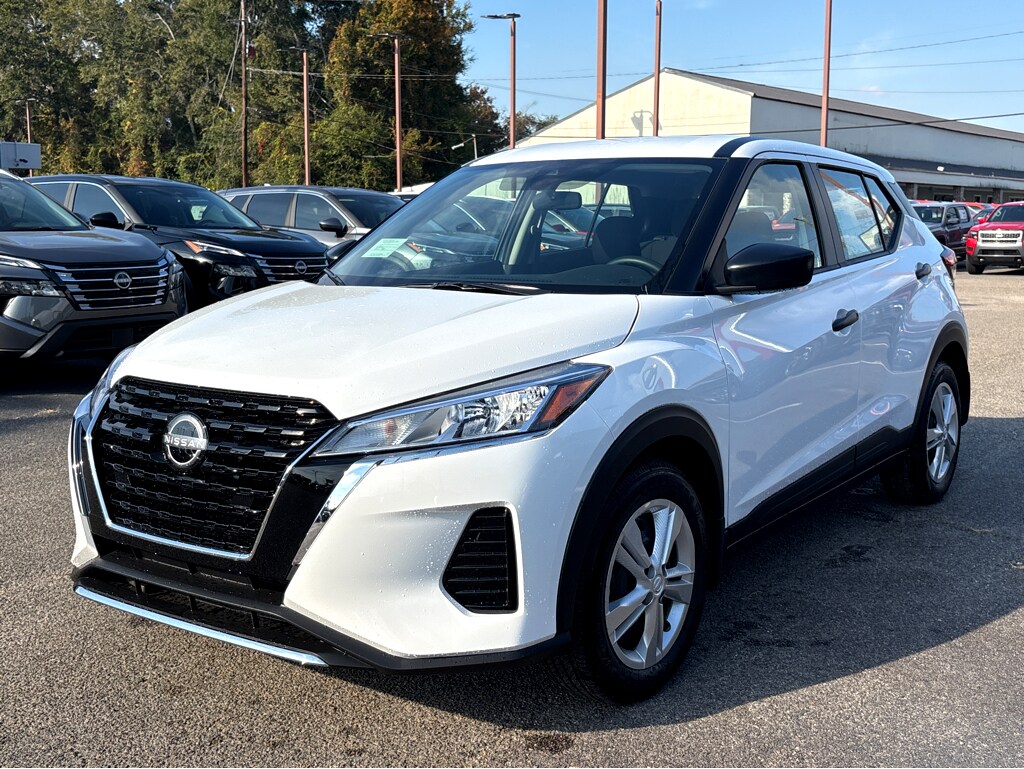 New 2025 Nissan Kicks Play S S FWD