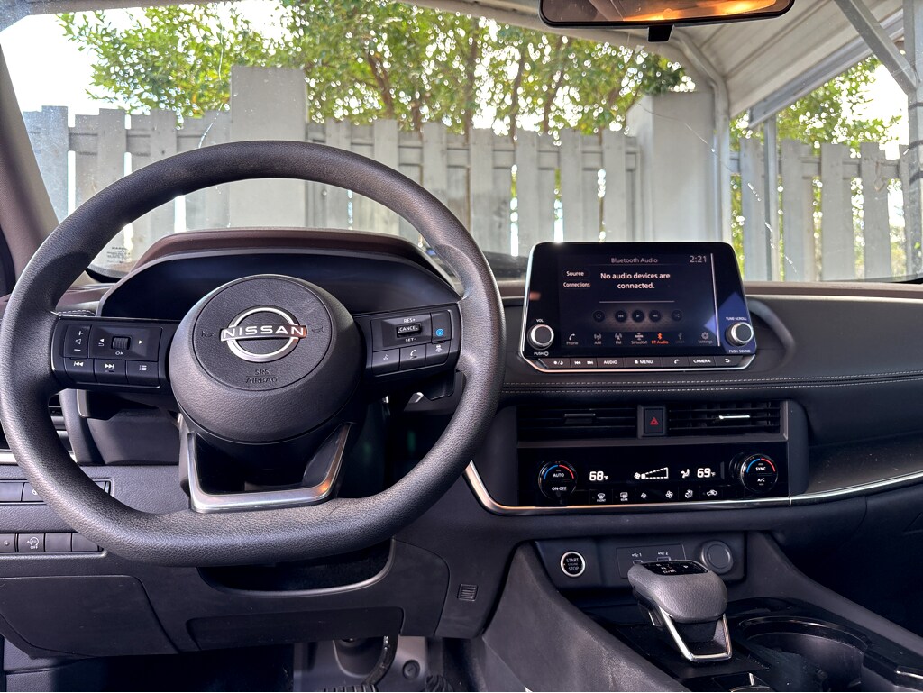 2023 Nissan Rogue SV photo 4