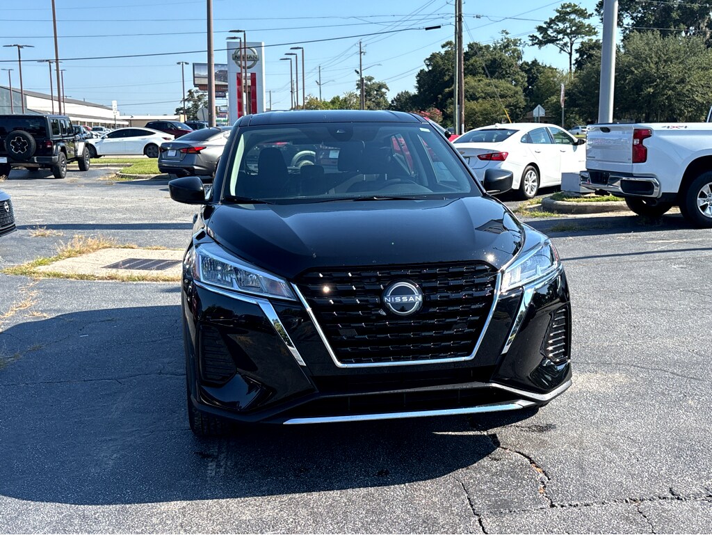 2025 Nissan Kicks Play S photo 2