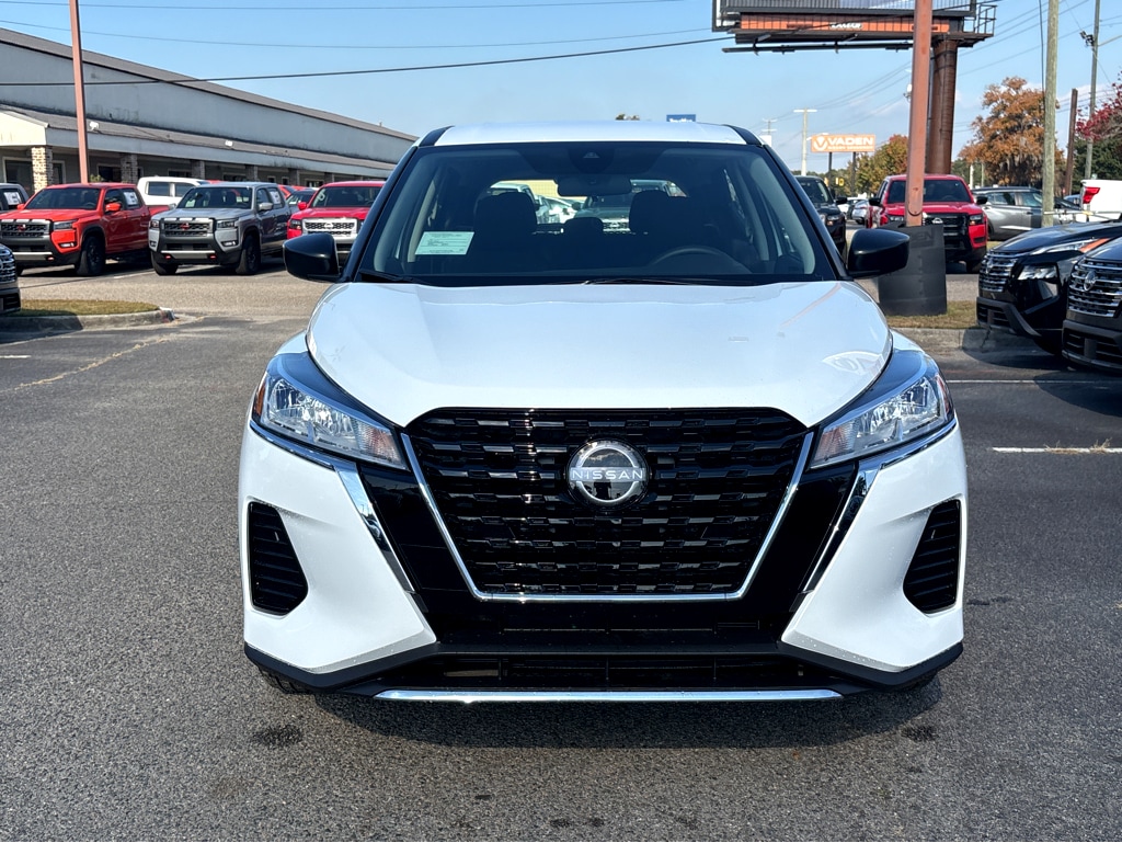 New 2025 Nissan Kicks Play S S FWD