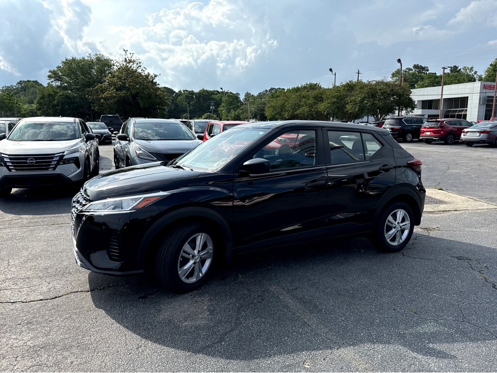 2024 Nissan Kicks S photo 3