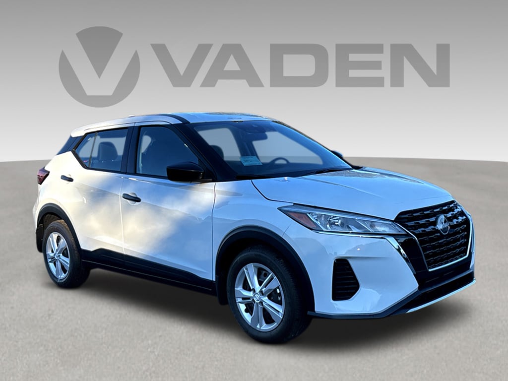 2025 Nissan KICKS PLAY Base's photo