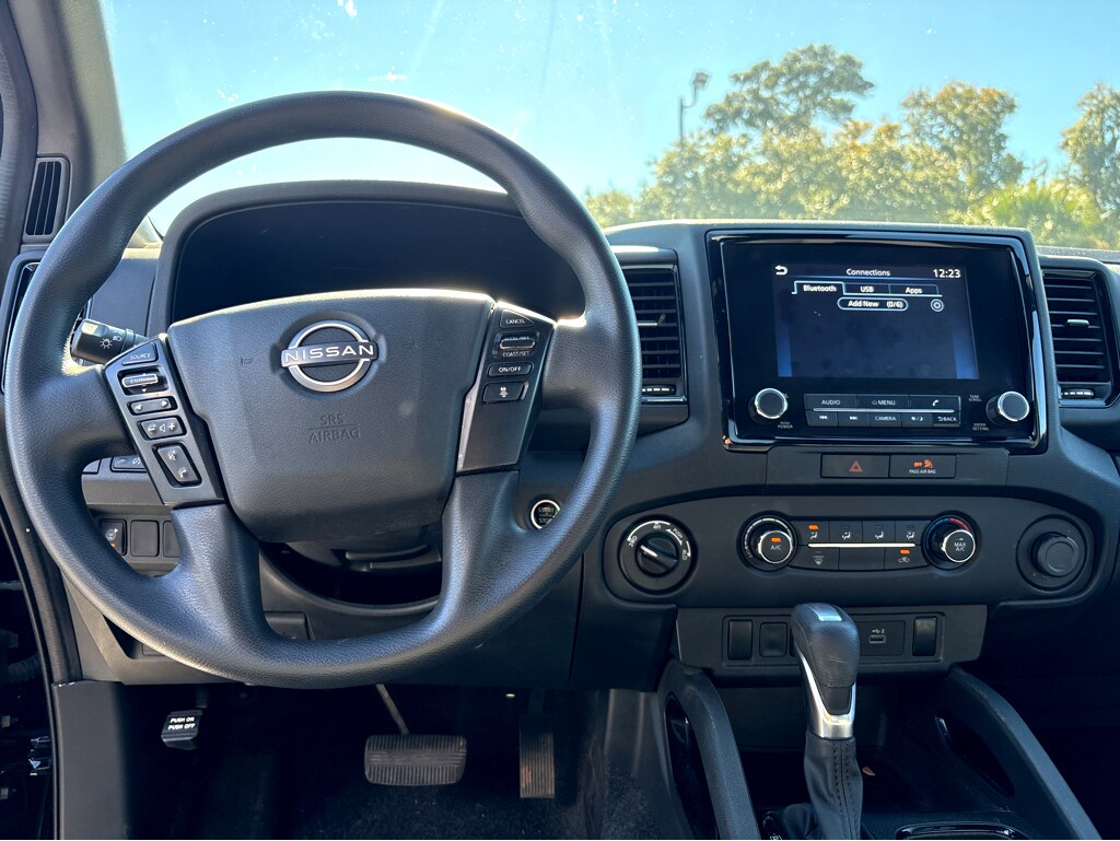 2023 Nissan Frontier Crew Cab SV photo 3