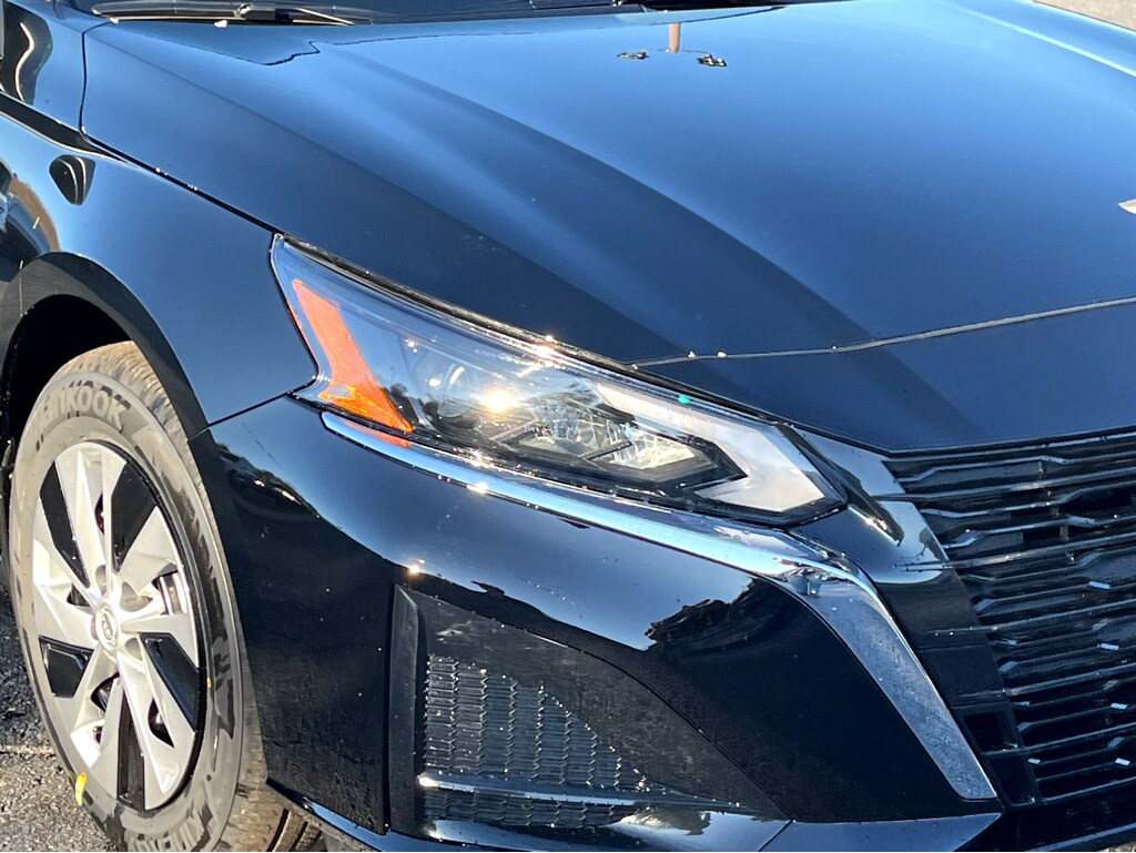 2025 Nissan Altima S photo 2