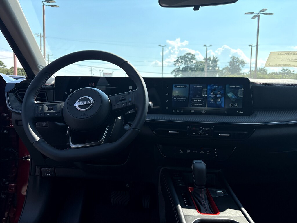 2026 Nissan Kicks SR photo 3