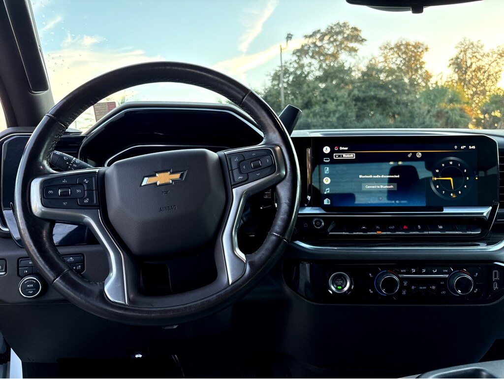 2022 Chevrolet Silverado 1500 LT photo 3