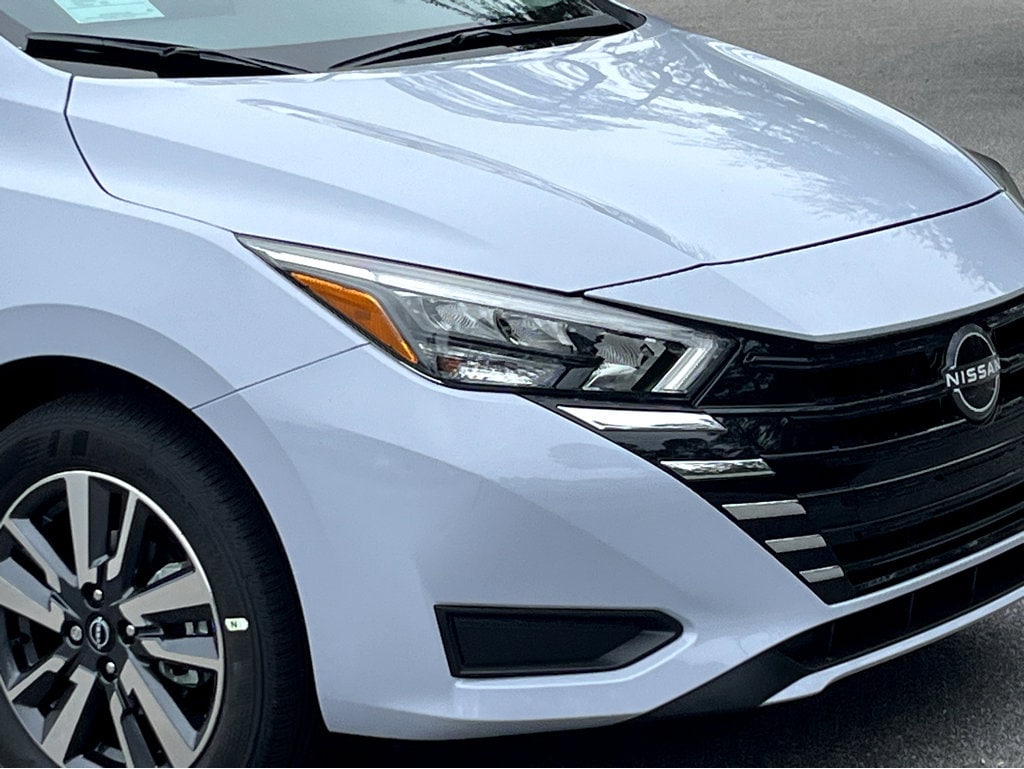 New 2025 Nissan Versa SR SR CVT