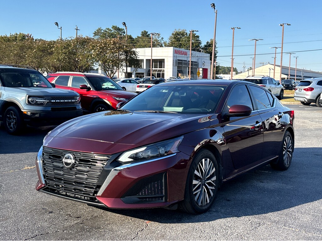 Used 2024 Nissan Altima 2.5 SV Sedan
