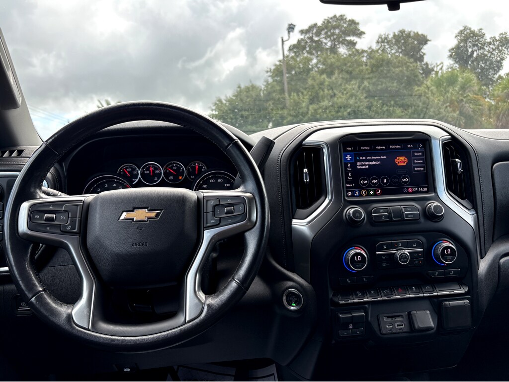 2020 Chevrolet Silverado 1500 LT photo 3