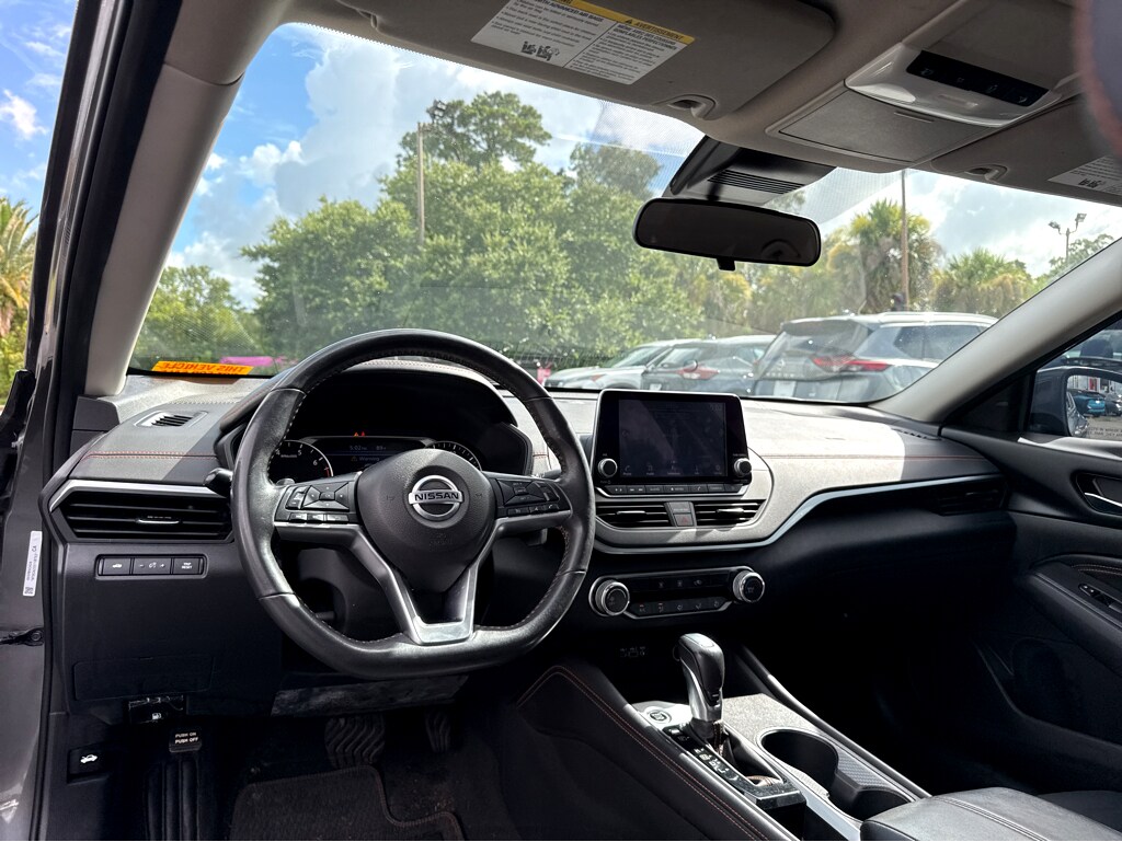 2022 Nissan Altima 2.5 SR photo 4